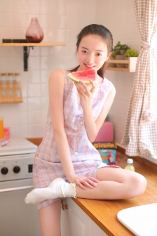 宝宝腿趴开一点就不会疼的原因